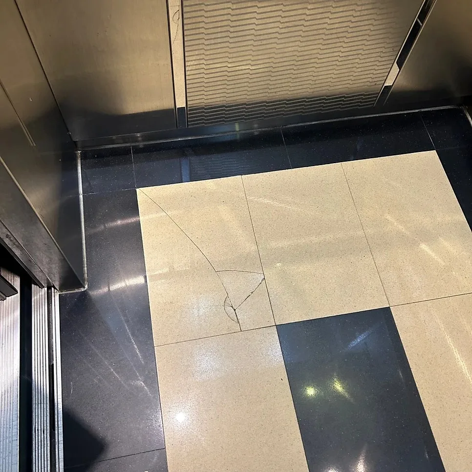 부천 아파트 승강기 미끄럼방지 마감재 시공 시공 전