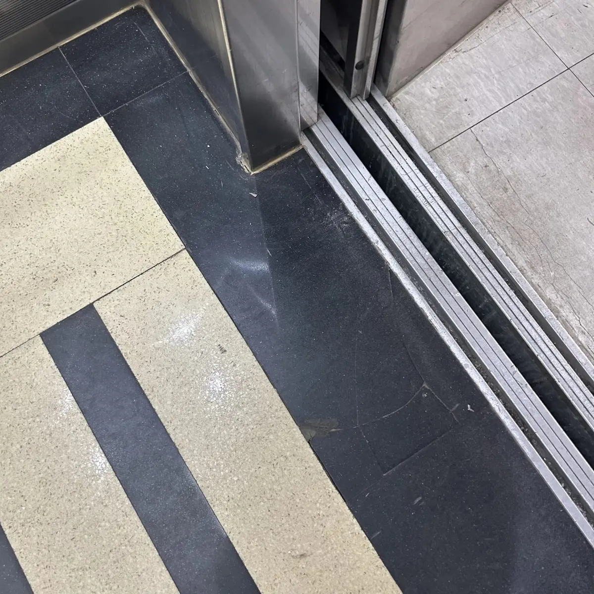 일산 아파트단지 승강기 바닥판 단차 정리 현장 시공 전